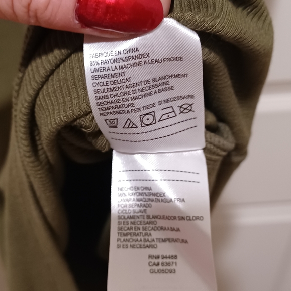 2 PC BCBGeneration SIMPLE STRETCH 2 TANK DRESSES
B - Picture 12 of 16